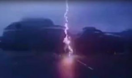 闪电视频,惊悚轮回，恐怖阴影下的宿命对决